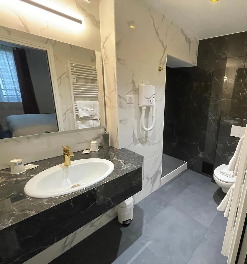 Hotel Du Dragon Paris 2*,
