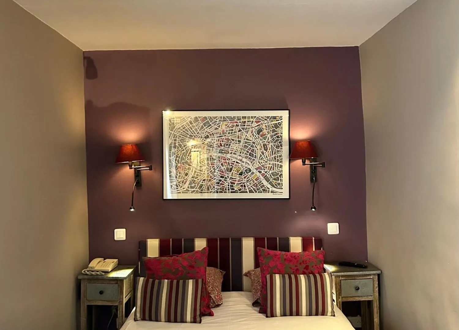 **  Hotel Du Dragon Paris France