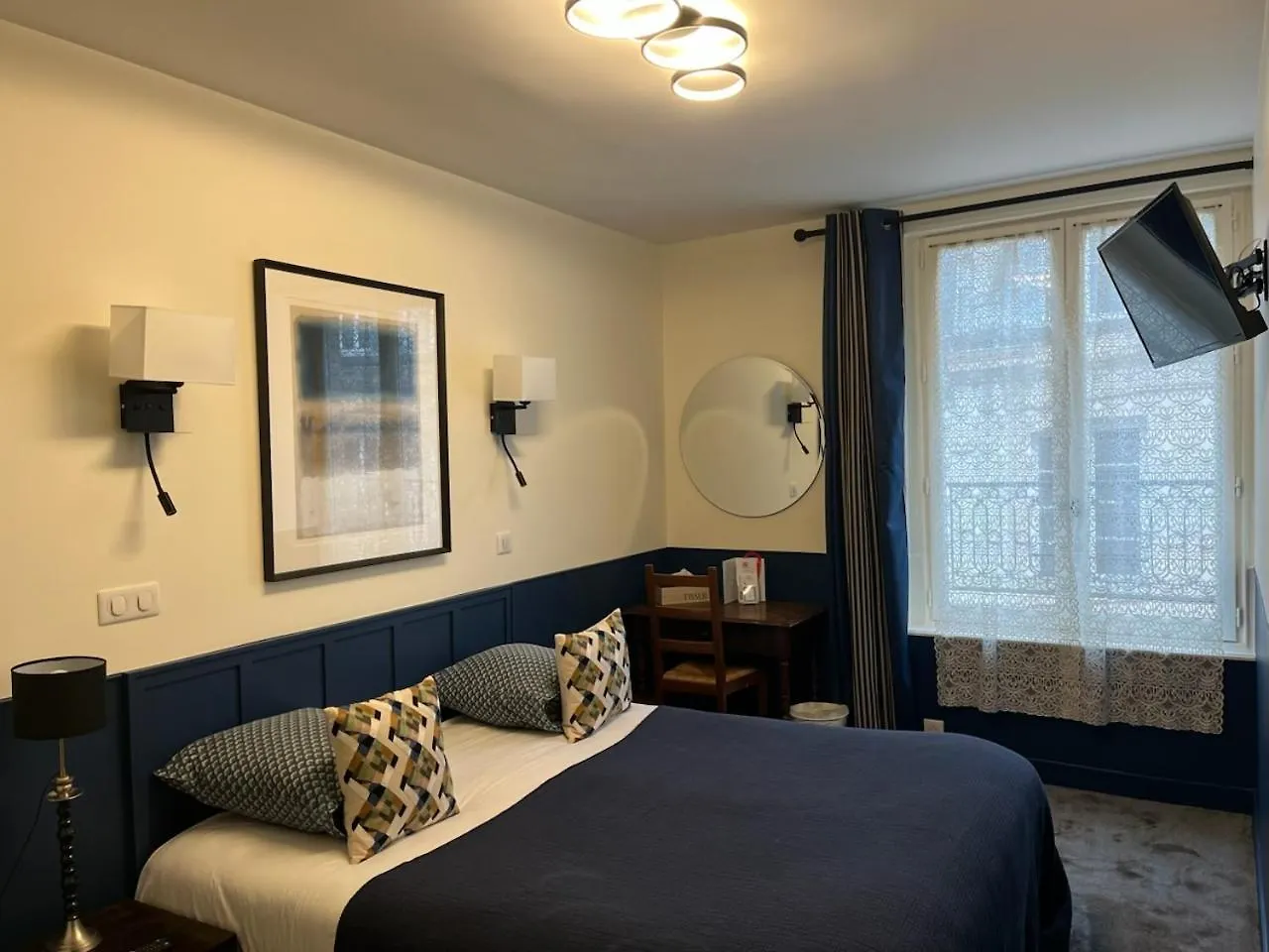 **  Hotel Du Dragon Paris France